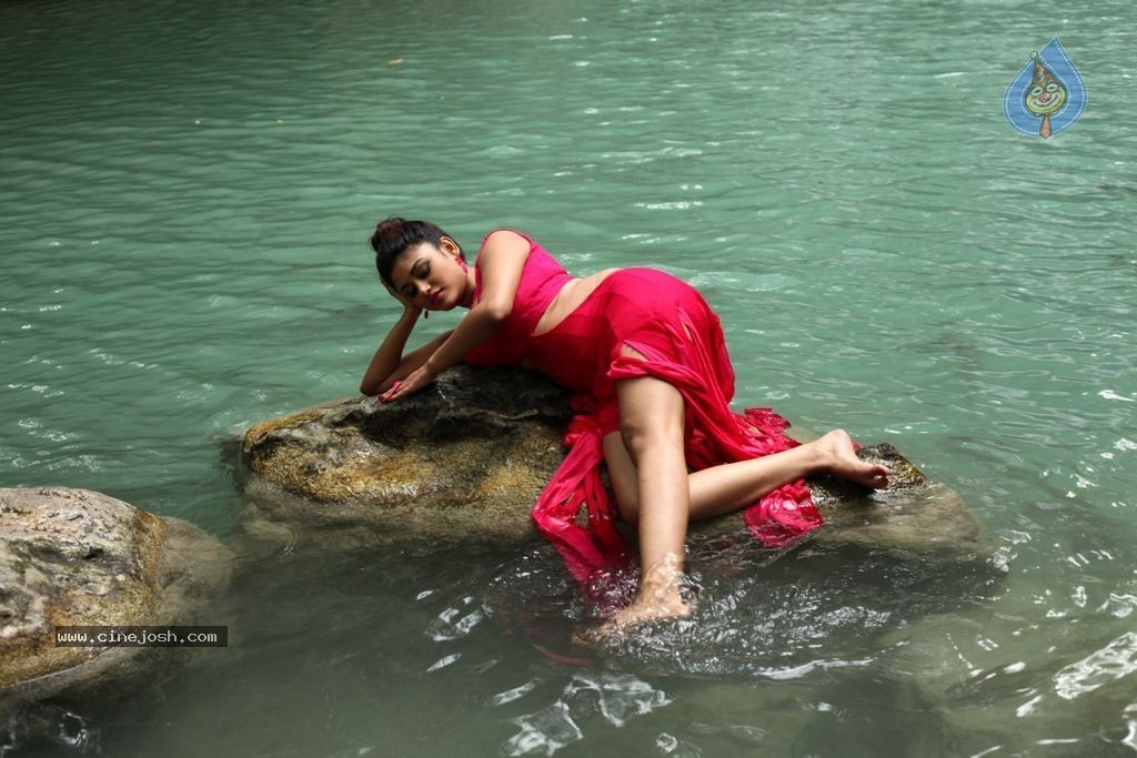 Sandamarutham Tamil Movie Pics - 16 / 33 photos