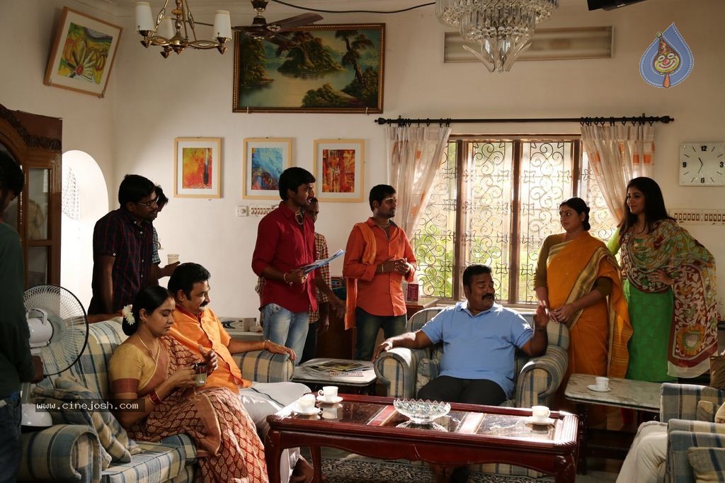 Santhanam's Inimey Ippadithaan Tamil Movie Stills - 22 / 30 photos