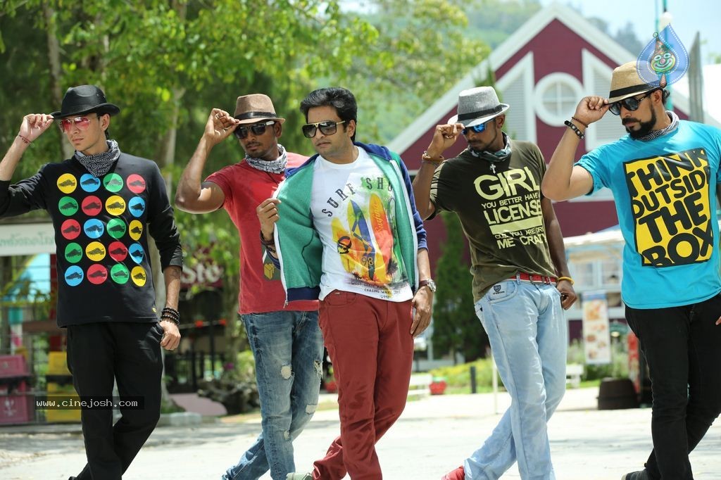 Santhanam's Inimey Ippadithaan Tamil Movie Stills - 26 / 30 photos