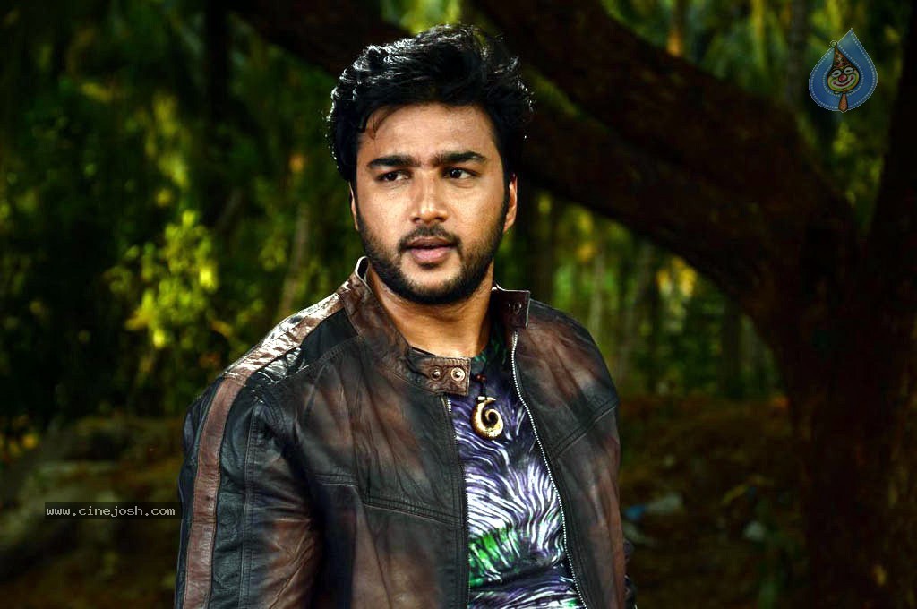 Santhithathum Sindhithathum Tamil Movie Stills - 13 / 78 photos