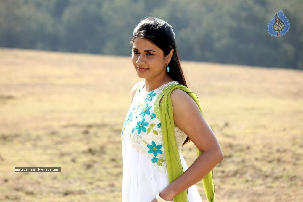Santhithathum Sindhithathum Tamil Movie Stills - 22 / 78 photos