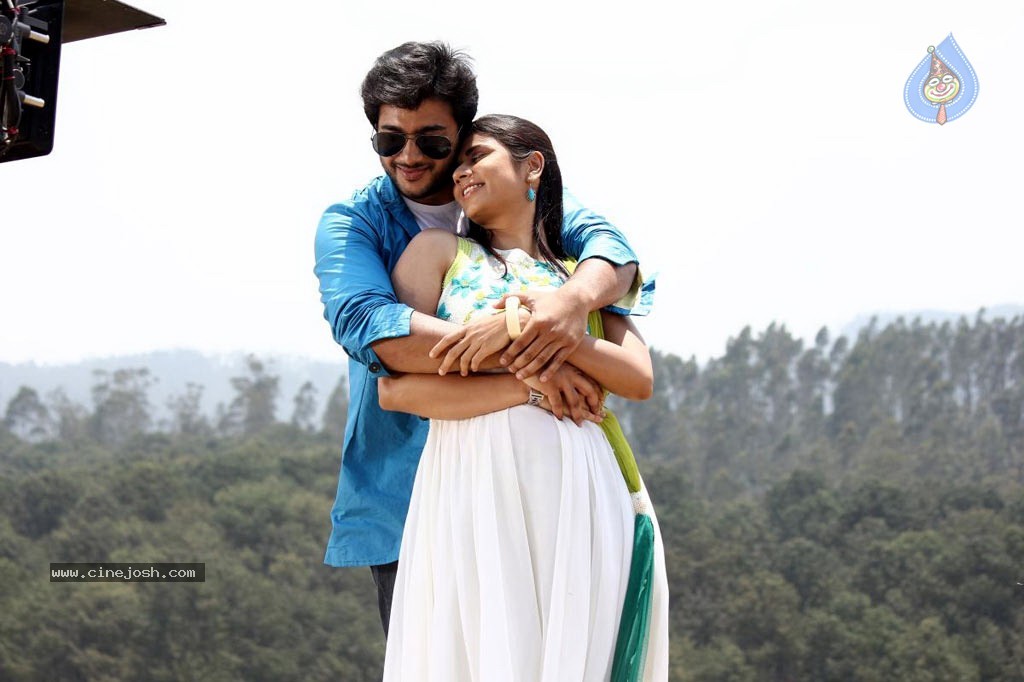 Santhithathum Sindhithathum Tamil Movie Stills - 60 / 78 photos