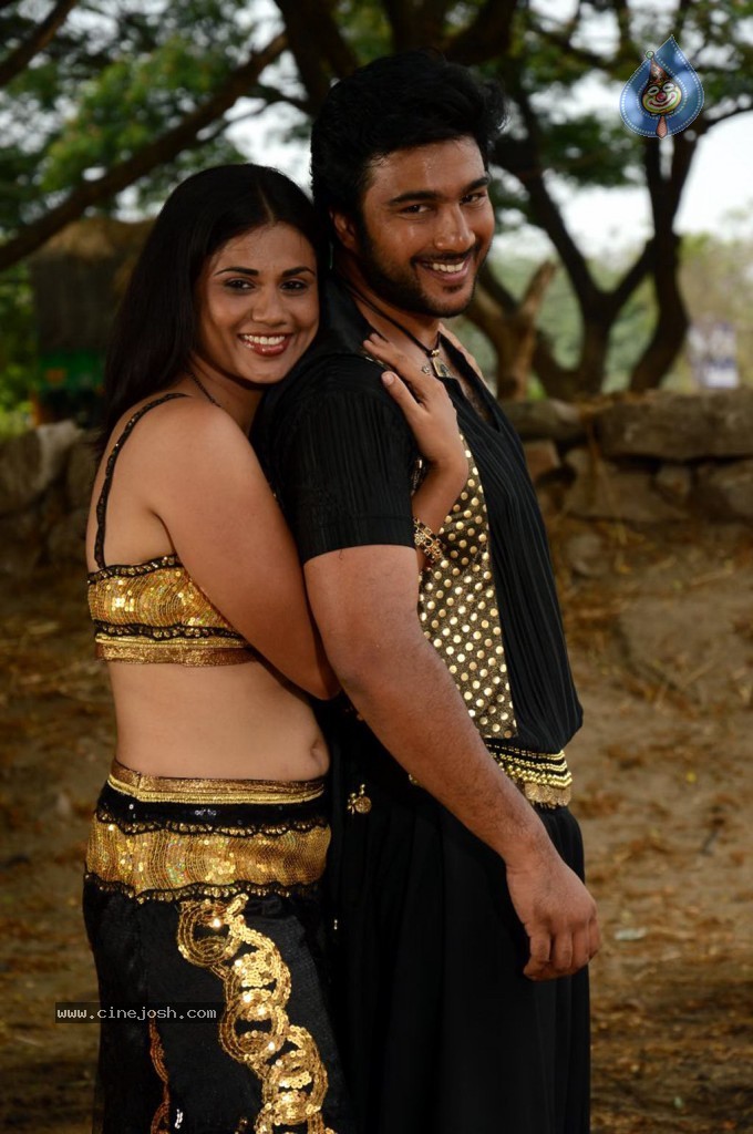 Santhithathum Sindhithathum Tamil Movie Stills - 69 / 78 photos