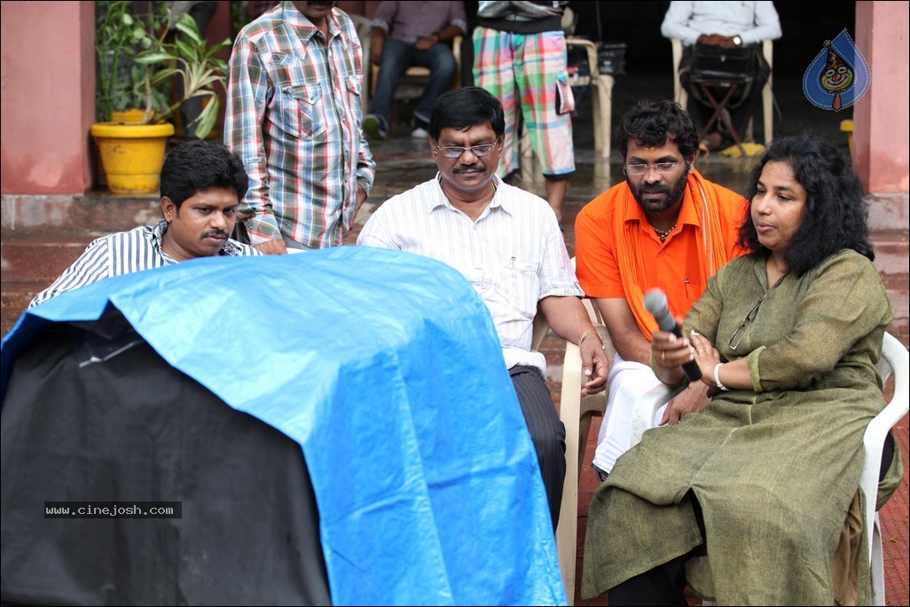 Saradaga Ammaitho Stills and Walls - 36 / 56 photos