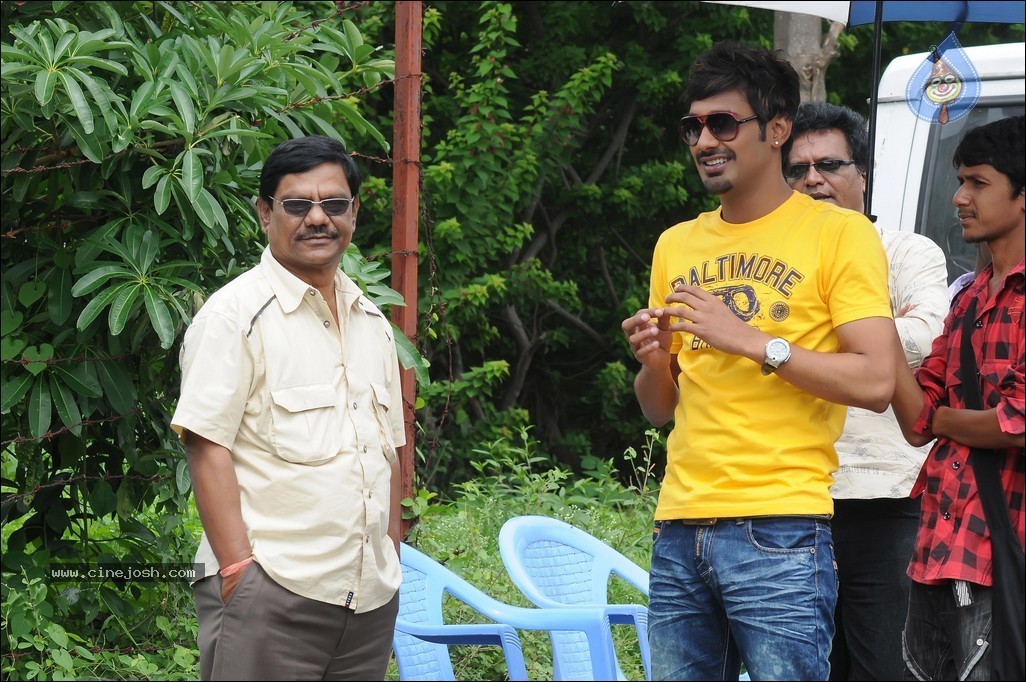 Saradaga Ammaitho Stills and Walls - 44 / 56 photos