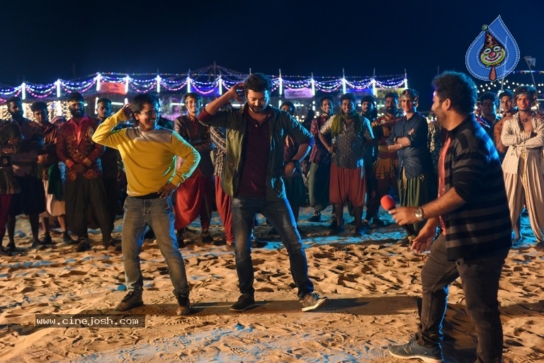 Sarkar Movie Stills And Working Stills - 7 / 9 photos
