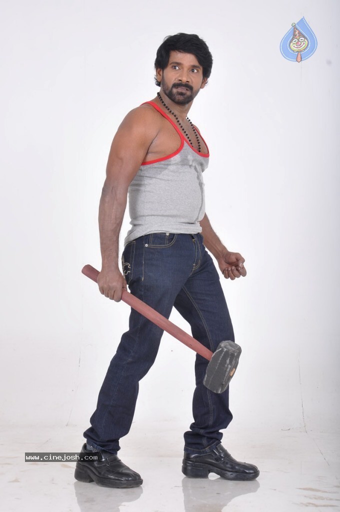 Sathiram Perunthu Nilaiyam Tamil Movie New Stills - 11 / 76 photos