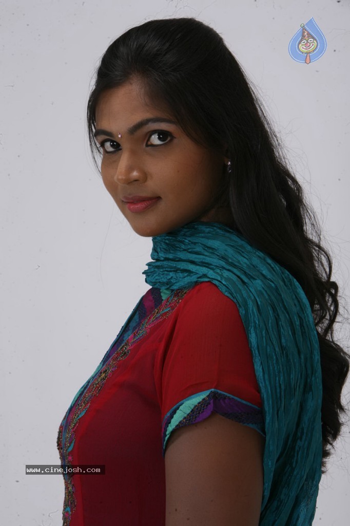 Sathiram Perunthu Nilaiyam Tamil Movie New Stills - 12 / 76 photos