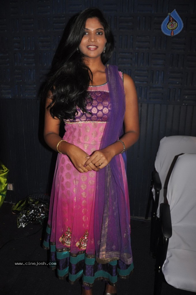 Sathiram Perunthu Nilaiyam Tamil Movie New Stills - 25 / 76 photos