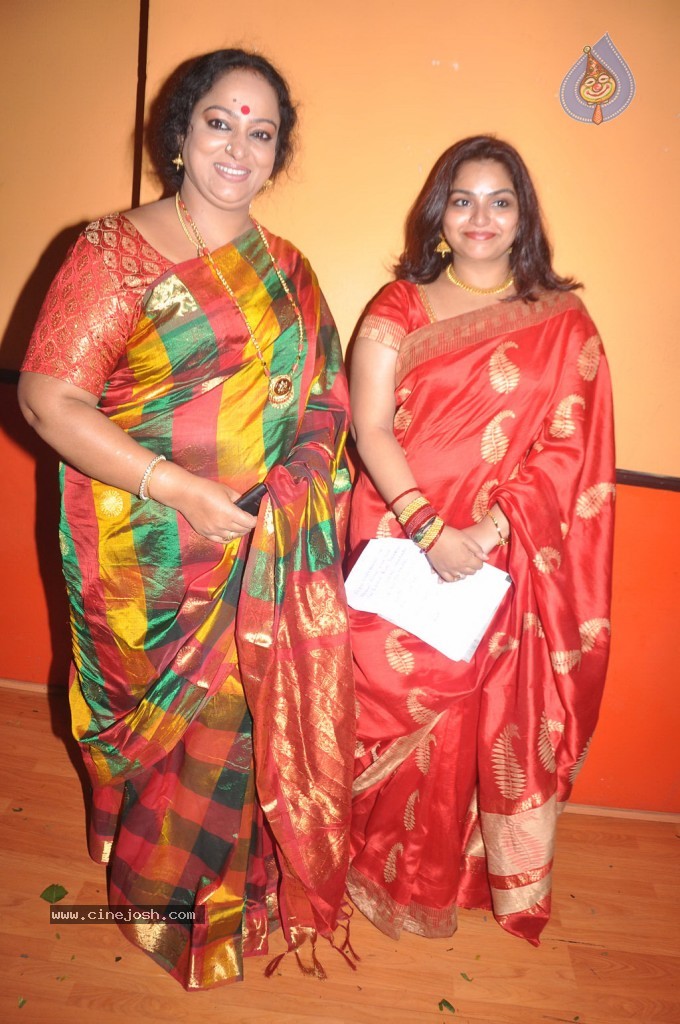 Sathiram Perunthu Nilaiyam Tamil Movie New Stills - 30 / 76 photos