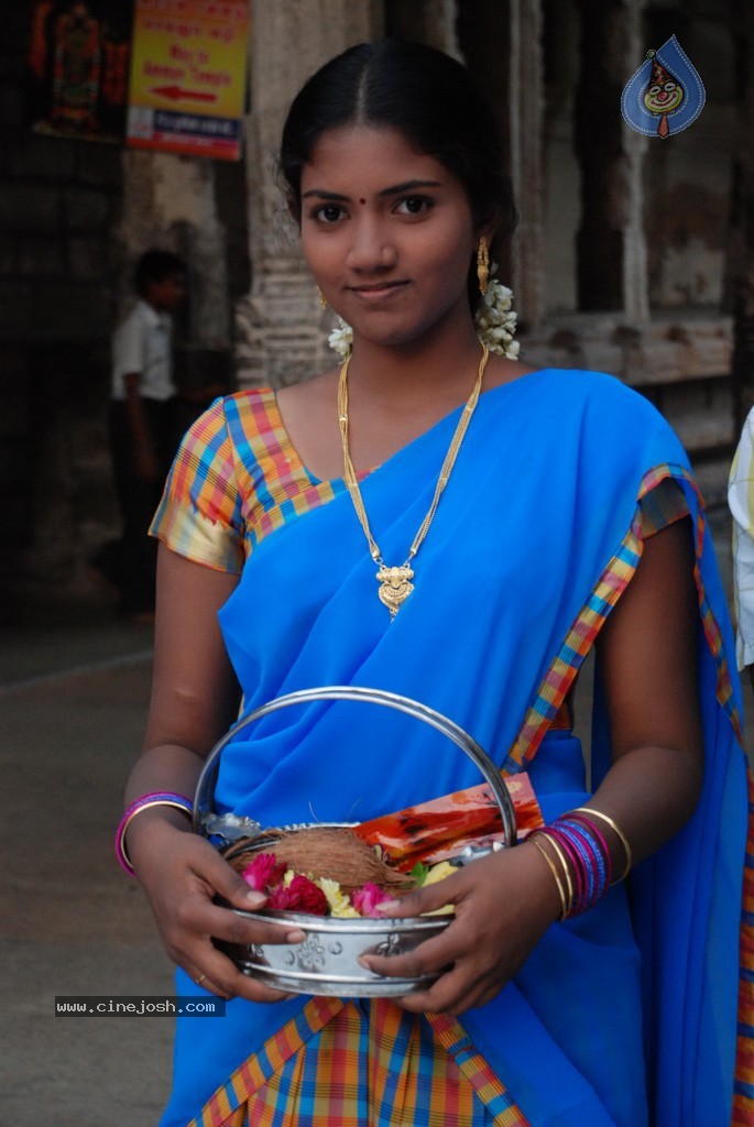 Sathiram Perunthu Nilaiyam Tamil Movie New Stills - 31 / 76 photos