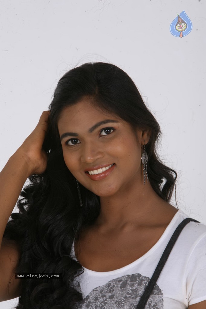 Sathiram Perunthu Nilaiyam Tamil Movie New Stills - 36 / 76 photos