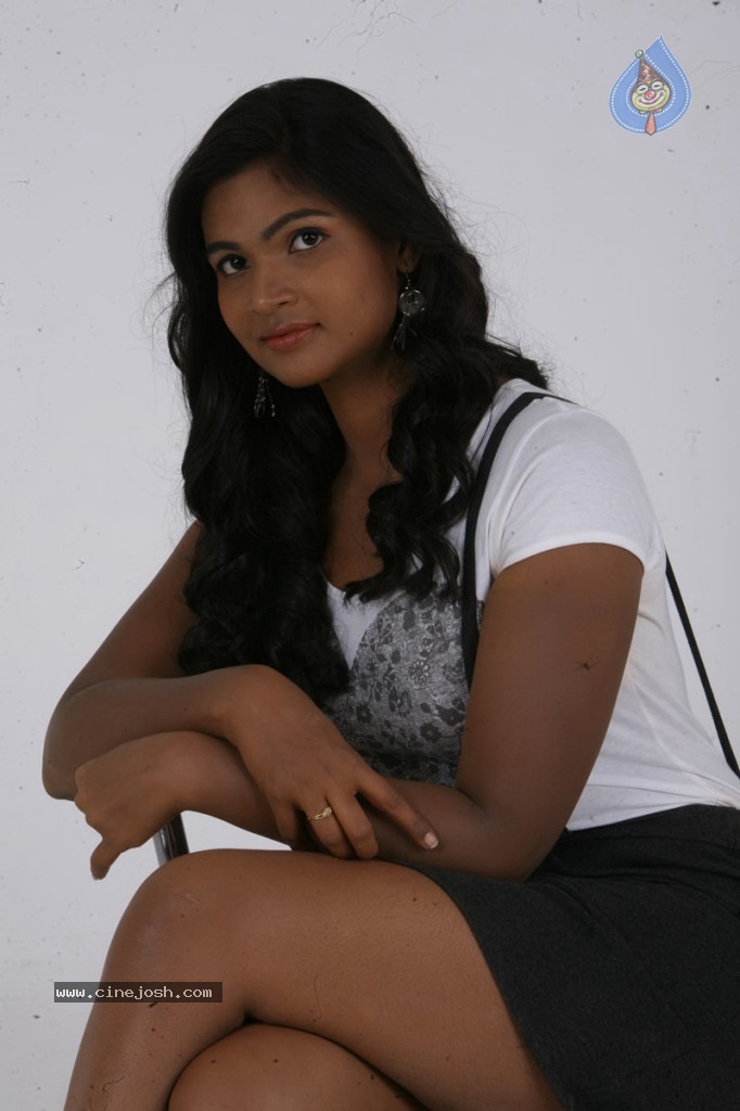 Sathiram Perunthu Nilaiyam Tamil Movie New Stills - 54 / 76 photos