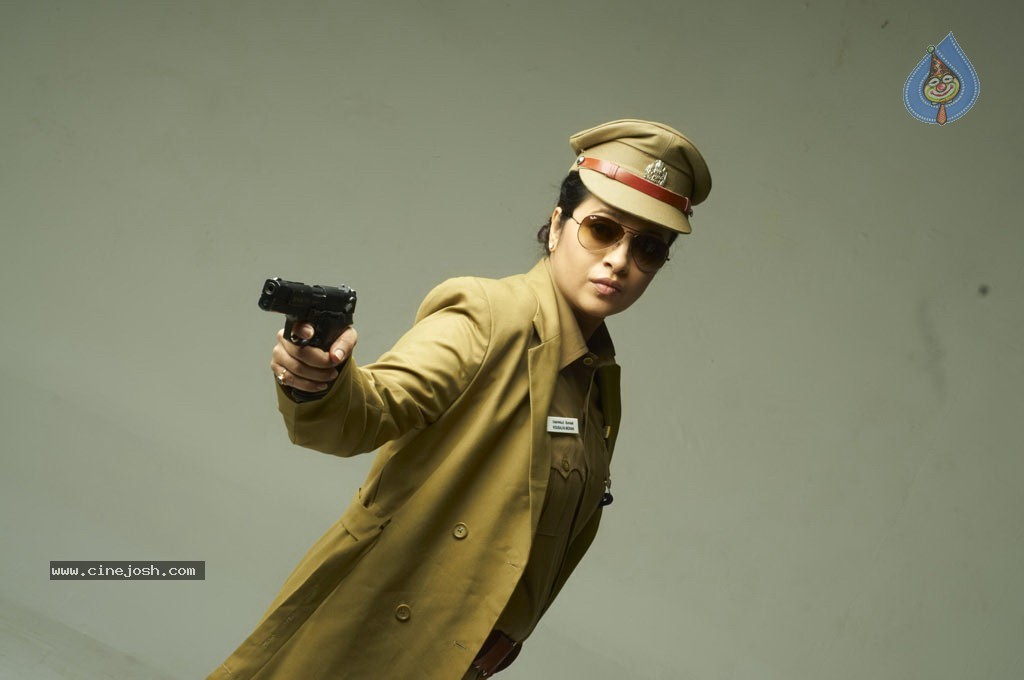 Sattam Oru Iruttarai Tamil Movie New Stills - 49 / 63 photos