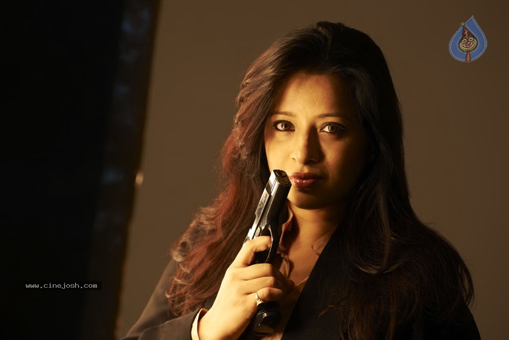 Sattam Oru Iruttarai Tamil Movie New Stills Photo 50 of 63