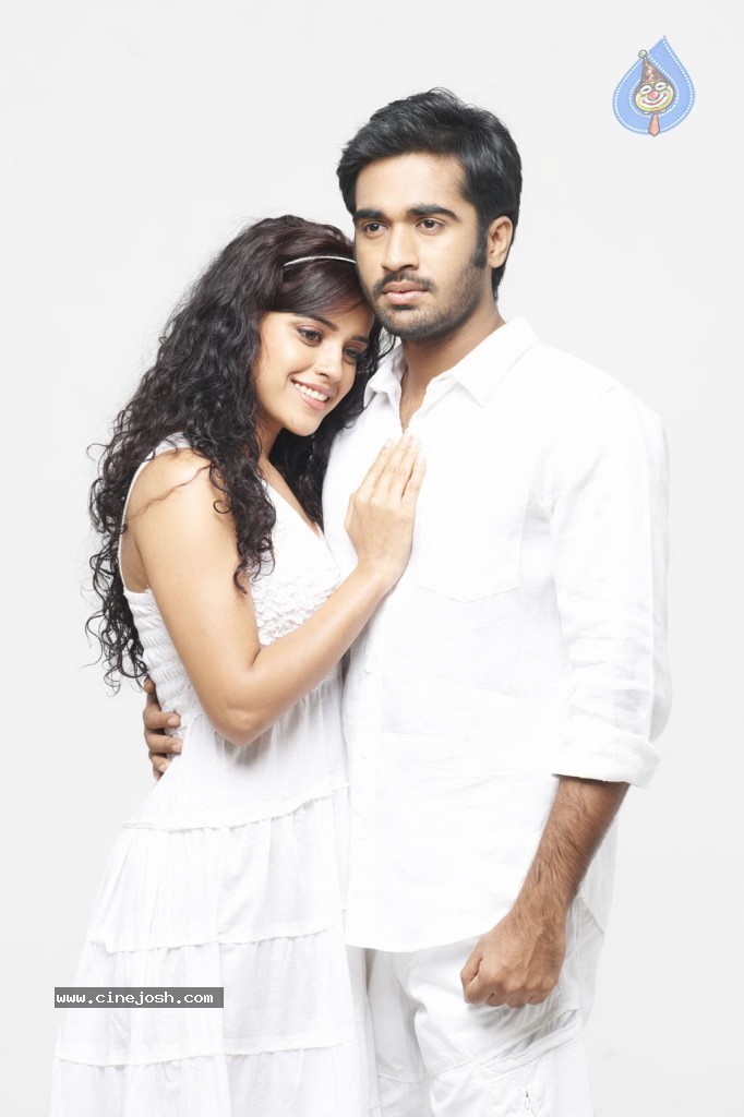 Sattam Oru Iruttarai Tamil Movie New Stills - 61 / 63 photos