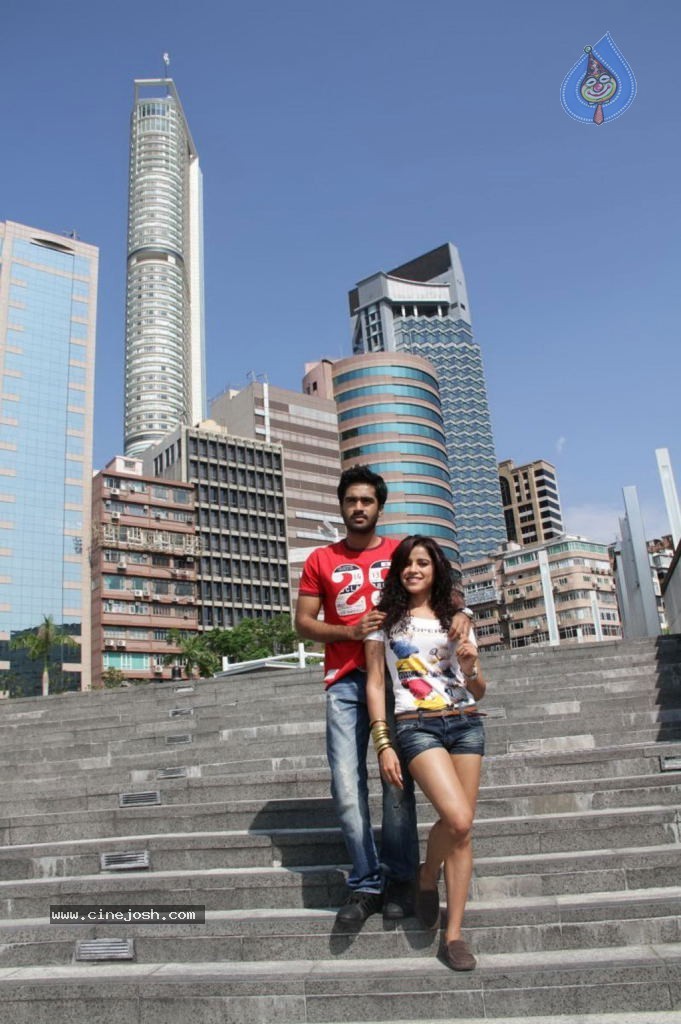 Sattam Oru Iruttarai Tamil Movie Stills - 25 / 33 photos