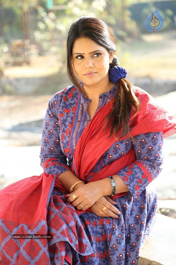 Satyam Vaipu Margam Stills n Walls - 36 / 49 photos