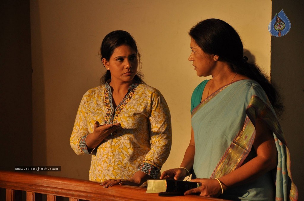 Satyam Vaipu Margam Stills n Walls - 38 / 49 photos
