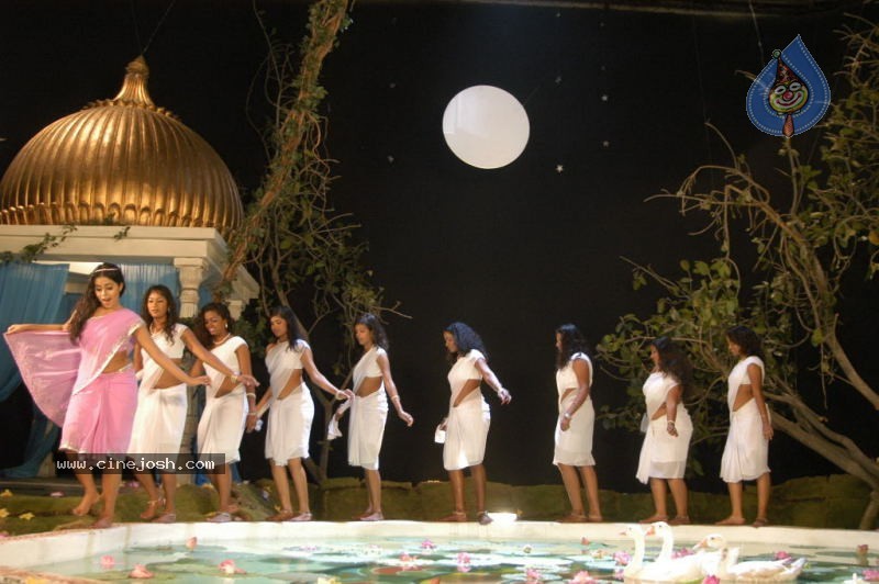 Seema Tapakai Movie Photo Gallery - 280 / 309 photos