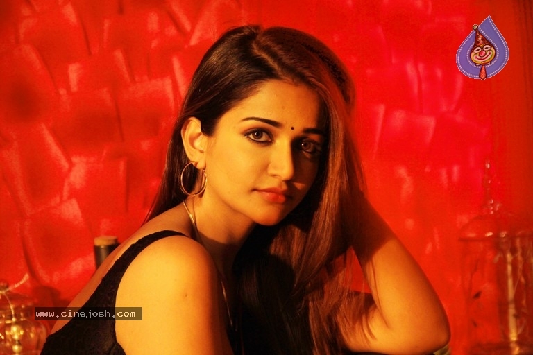 Semma Botha Aagathey Movie Stills - 10 / 26 photos