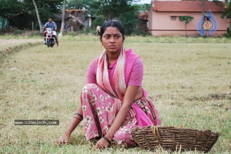 Sengathu Bhoomiyile Tamil Movie Stills - 36 / 106 photos