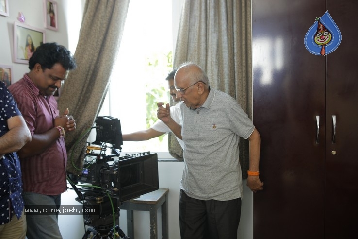 Senior Director Singeetham  At Vallidhari Madhya Movie Sets - 25 / 35 photos