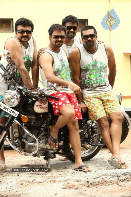 Seniors Malayalam Movie Stills - 32 / 50 photos