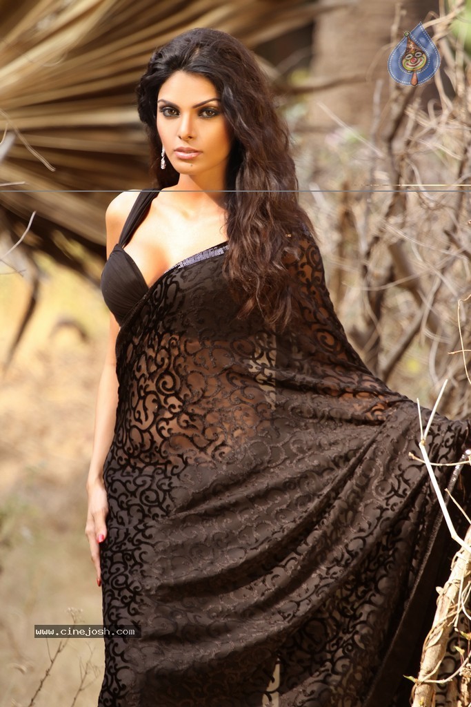 Sherlyn Chopra in Bad Girl Movie - 7 / 10 photos