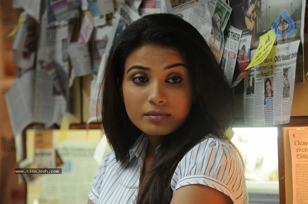 Shivani Tamil Movie Stills - 43 / 96 photos