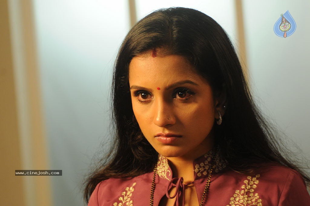 Shivani Tamil Movie Stills - 62 / 96 photos