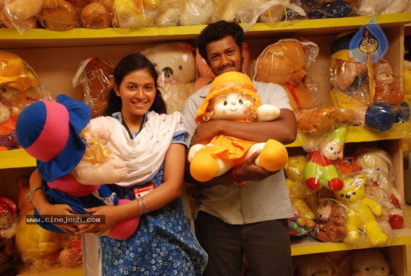 Shopping Mall Movie Stills - 6 / 17 photos