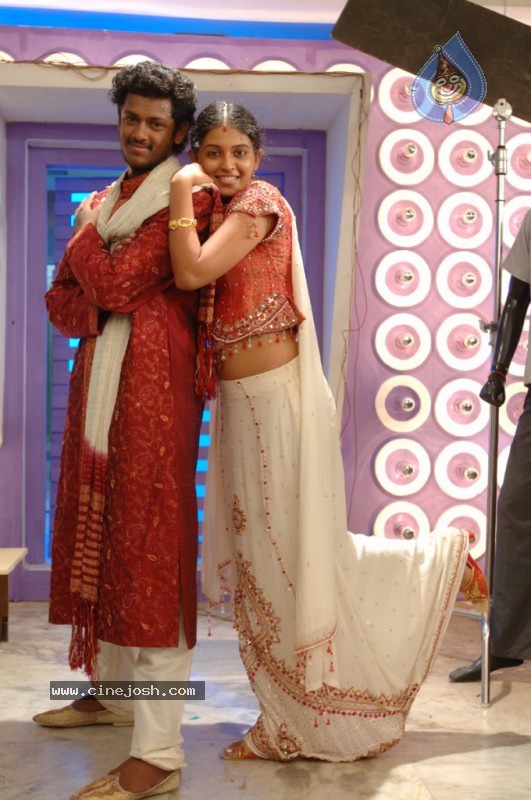 Shopping Mall Movie Stills - 7 / 17 photos