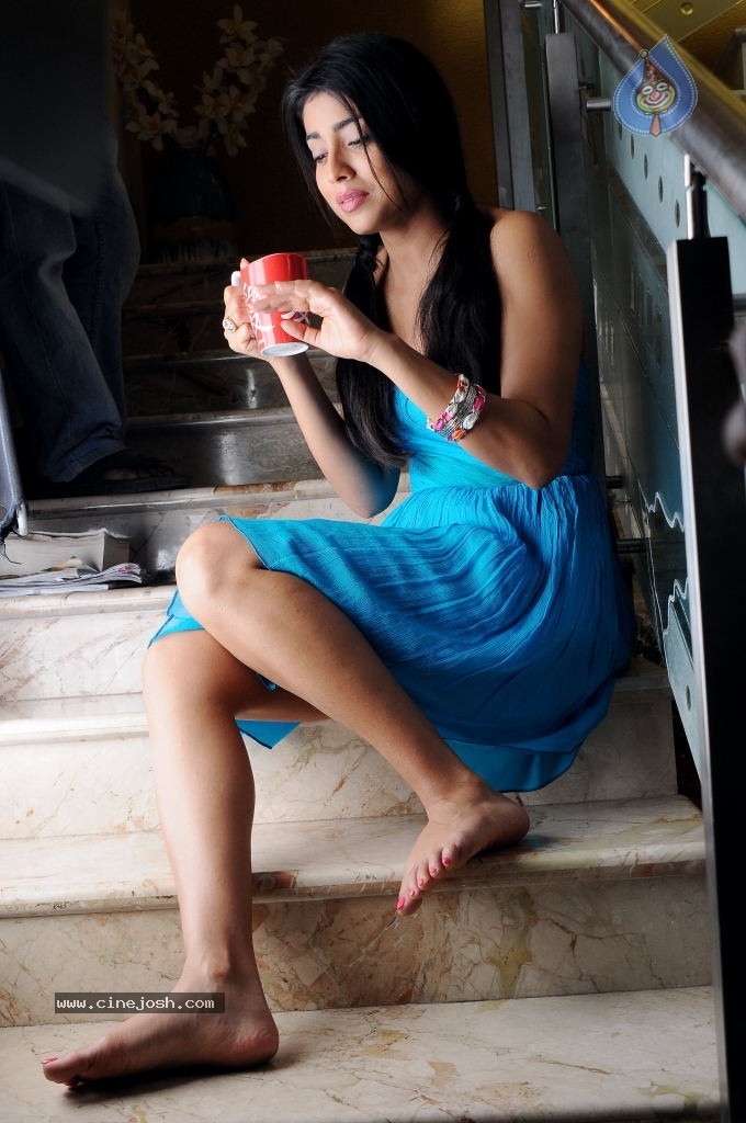 Shriya Stills in Pavitra Movie - 15 / 30 photos