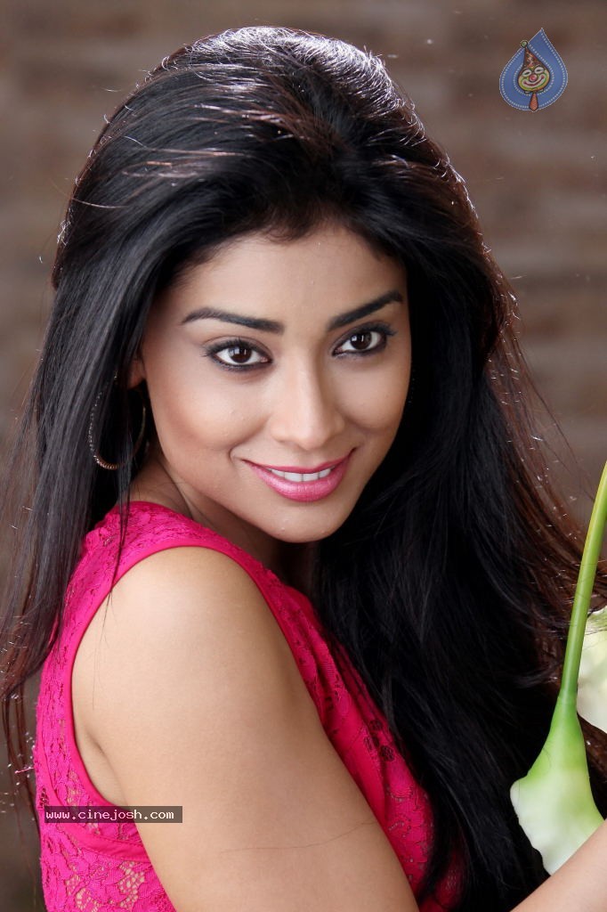Shriya Stills in Pavitra Movie - 19 / 30 photos