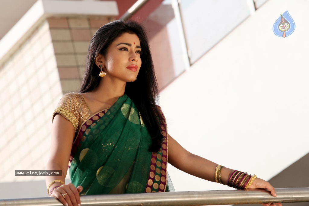 Shriya Stills in Pavitra Movie - 30 / 30 photos