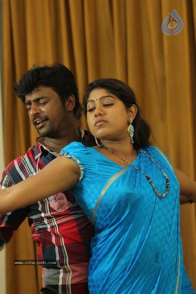 Sillunu Oru Payanam Tamil Movie Photos - 3 / 45 photos