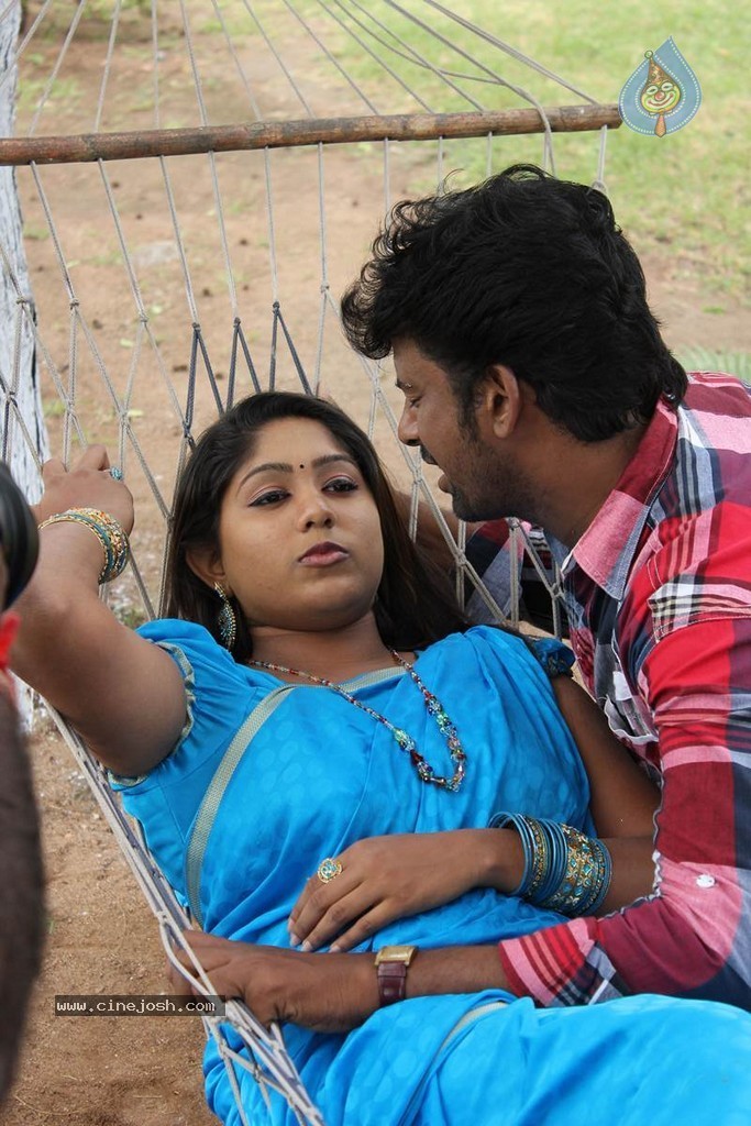 Sillunu Oru Payanam Tamil Movie Photos - 10 / 45 photos
