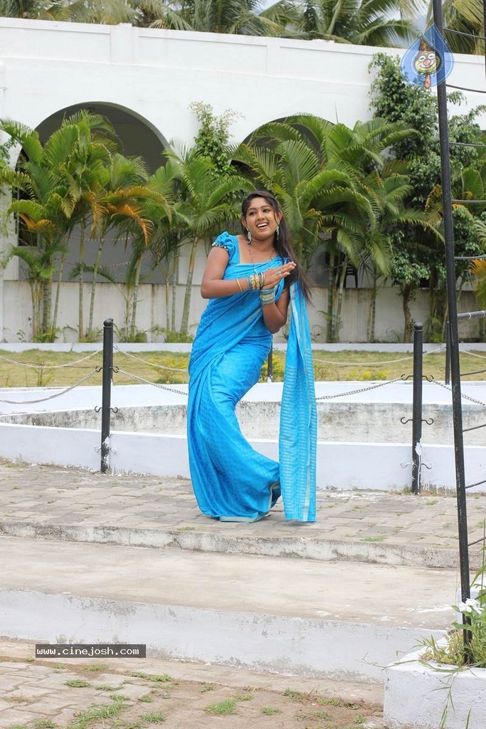 Sillunu Oru Payanam Tamil Movie Photos - 14 / 45 photos