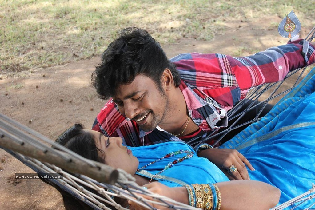 Sillunu Oru Payanam Tamil Movie Photos - 15 / 45 photos