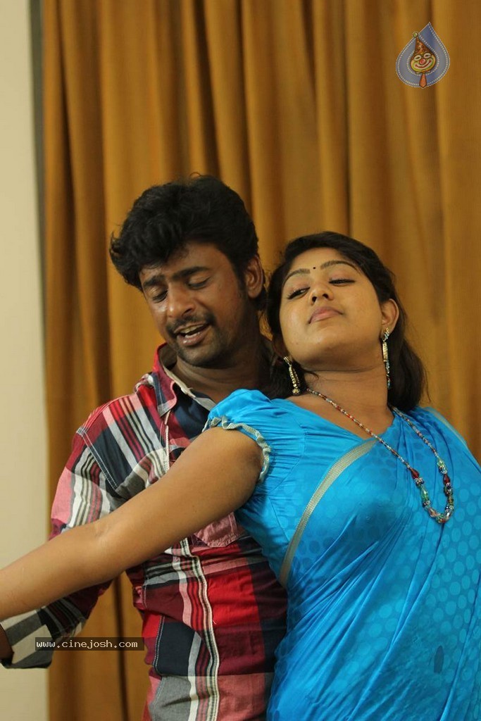 Sillunu Oru Payanam Tamil Movie Photos - 20 / 45 photos