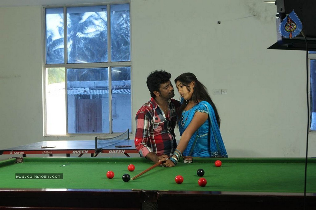 Sillunu Oru Payanam Tamil Movie Photos - 35 / 45 photos