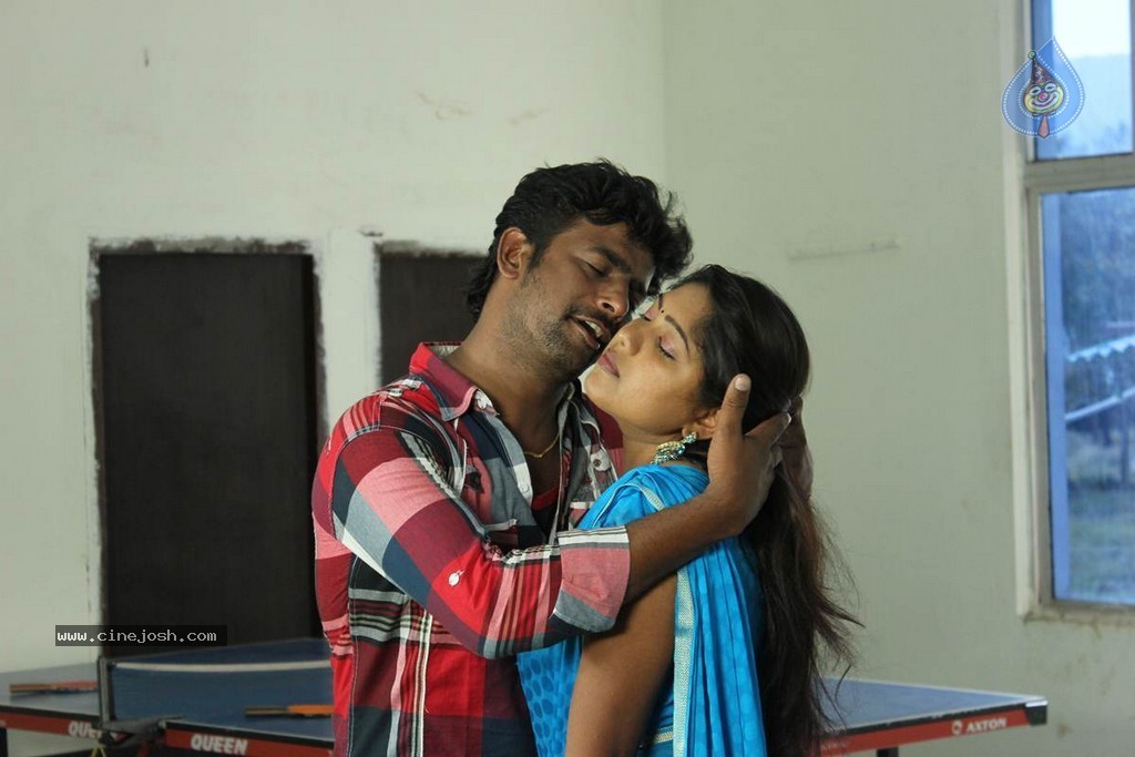 Sillunu Oru Payanam Tamil Movie Photos - 40 / 45 photos