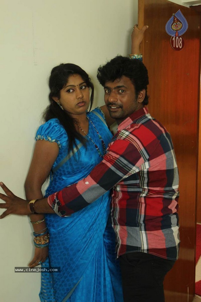 Sillunu Oru Payanam Tamil Movie Photos - 44 / 45 photos