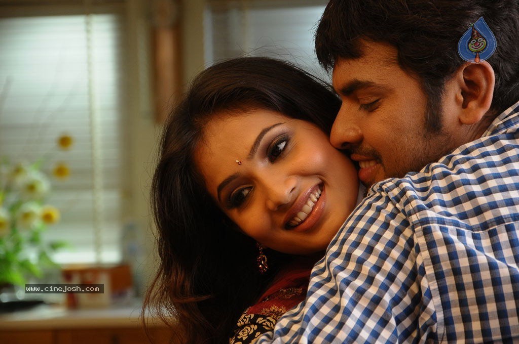 Sillunu Oru Santhippu Tamil Movie Stills - 26 / 55 photos