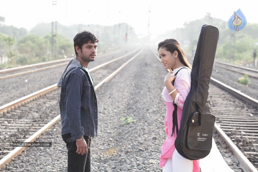 Sillunu Oru Santhippu Tamil Movie Stills - 30 / 55 photos