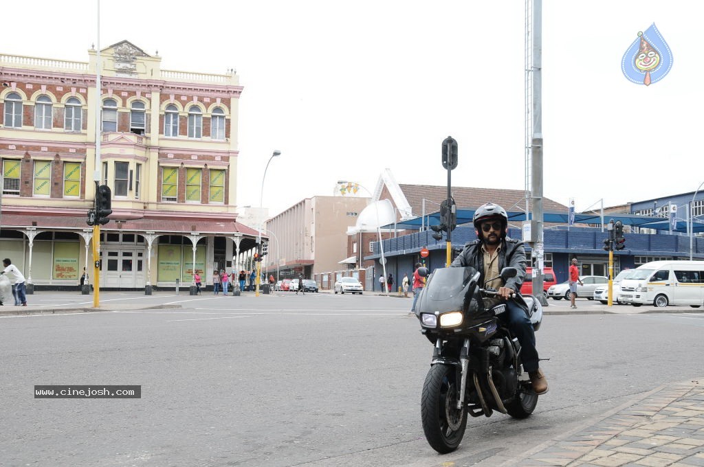 Singam Movie Stills and Wallpapers - 18 / 149 photos