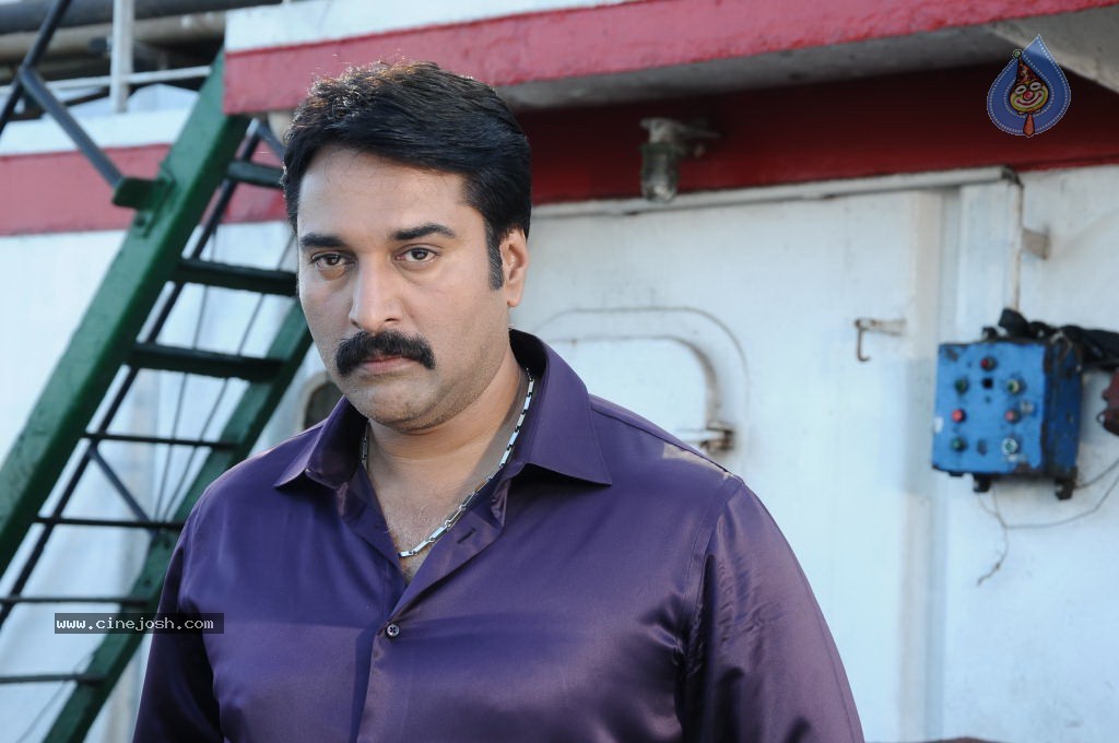 Singam Movie Stills and Wallpapers - 26 / 149 photos