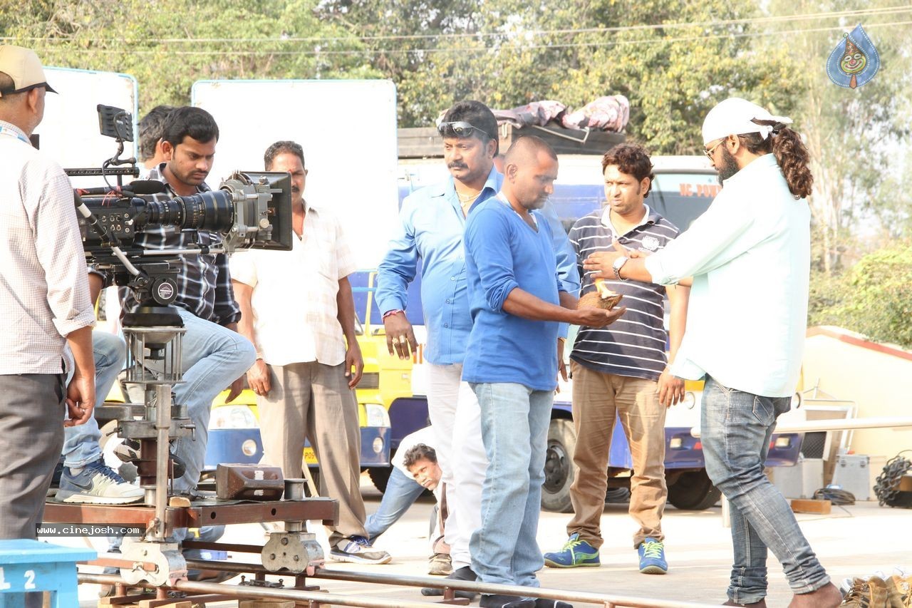 Singham 123 Movie Stills & Working Stills - 16 / 78 photos
