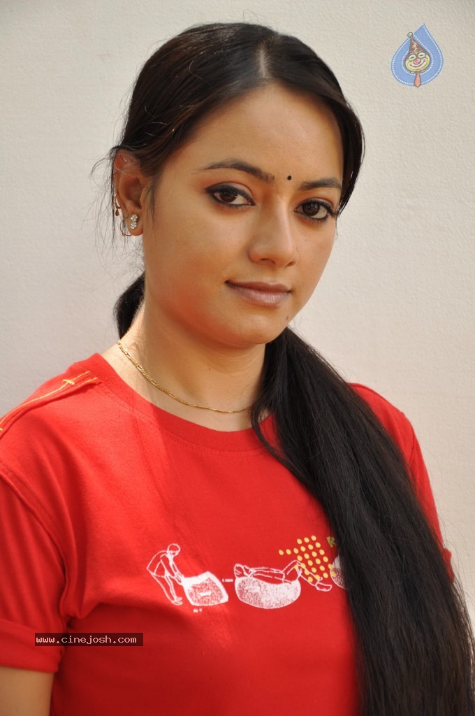 Siruvani Tamil Movie Hot Photos - 60 / 88 photos